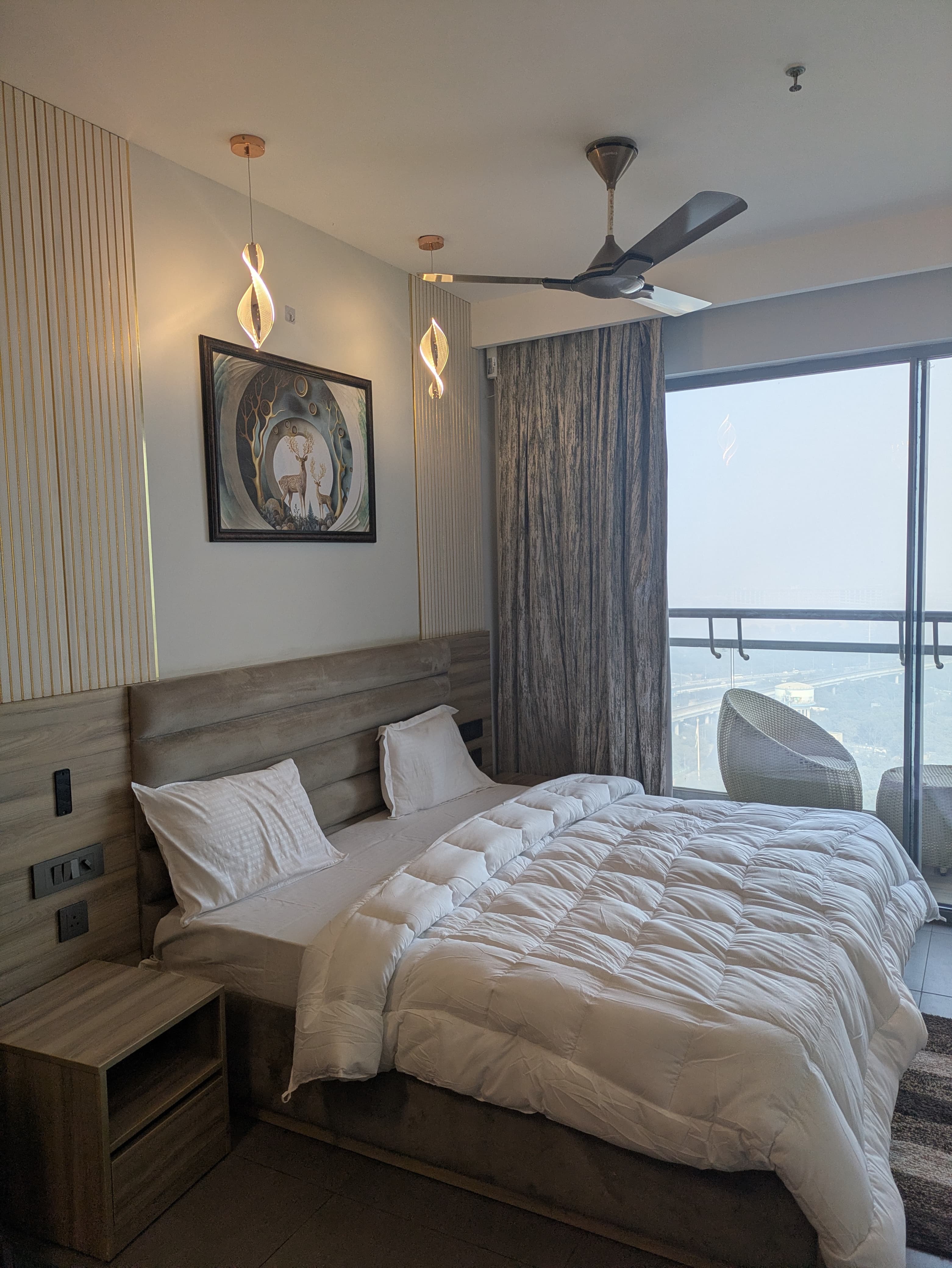 Beautiful studio apartment in noida supernova tower spira